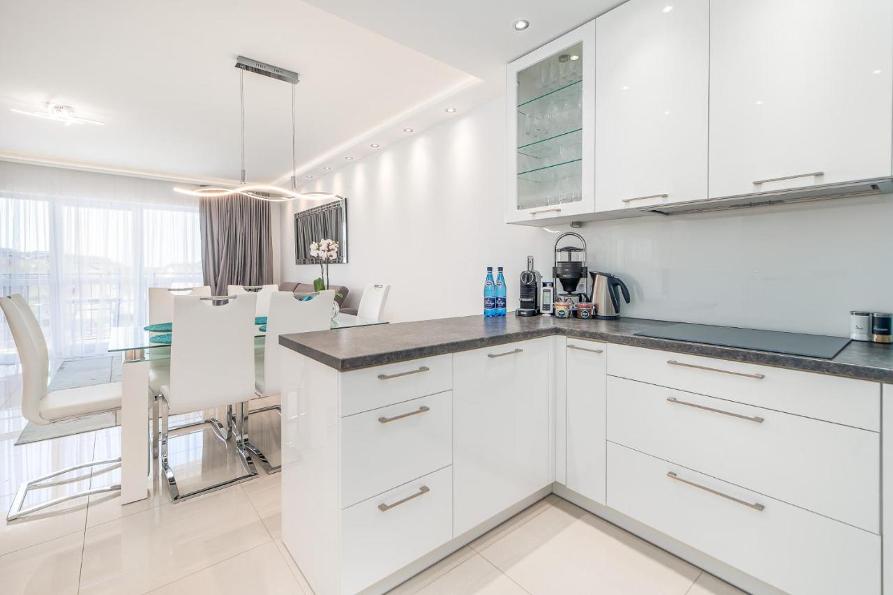 Stylish Vacation Apartment With Parking In Miedzyzdroje By Noclegi Renters Экстерьер фото